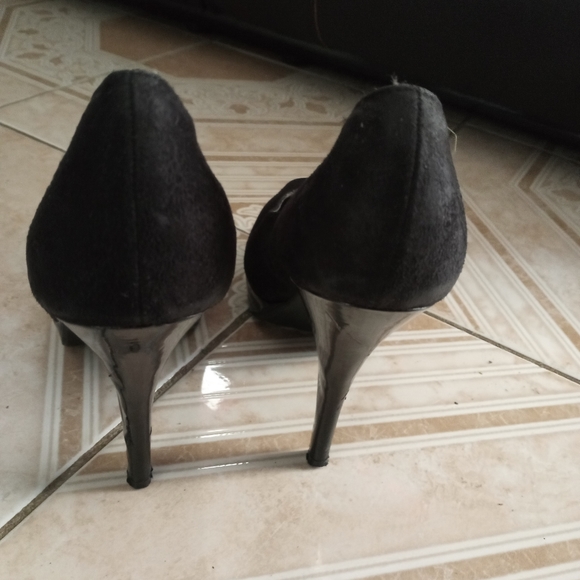 Black heels - Picture 2 of 5